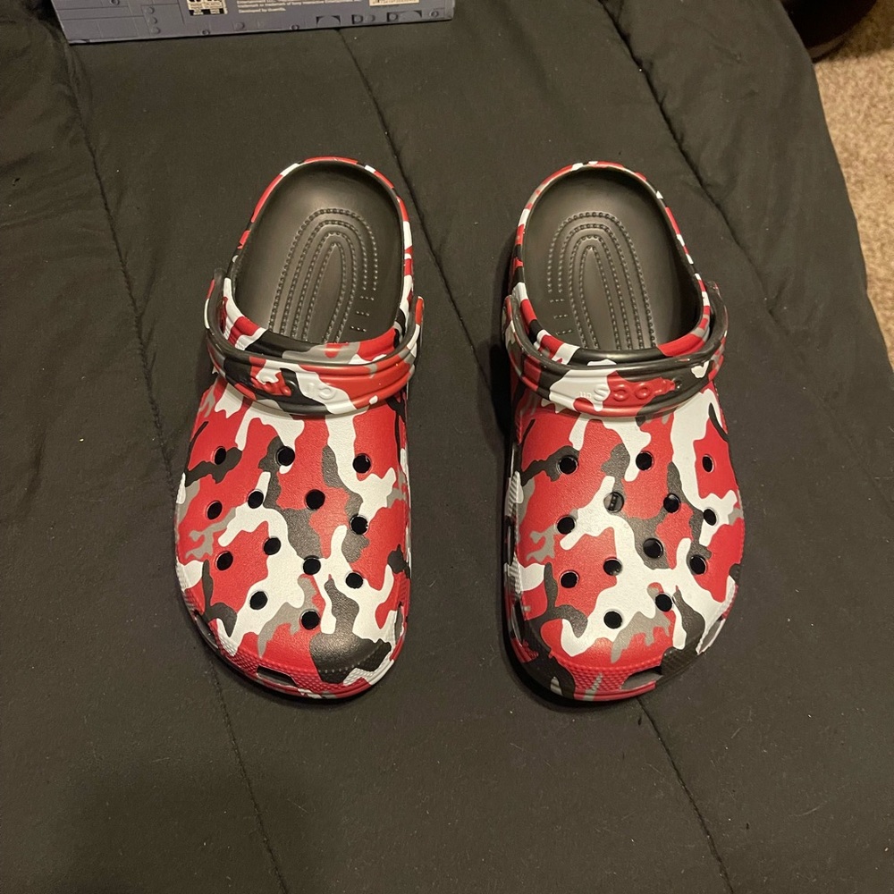 Red Camo Crocs Mens 11
